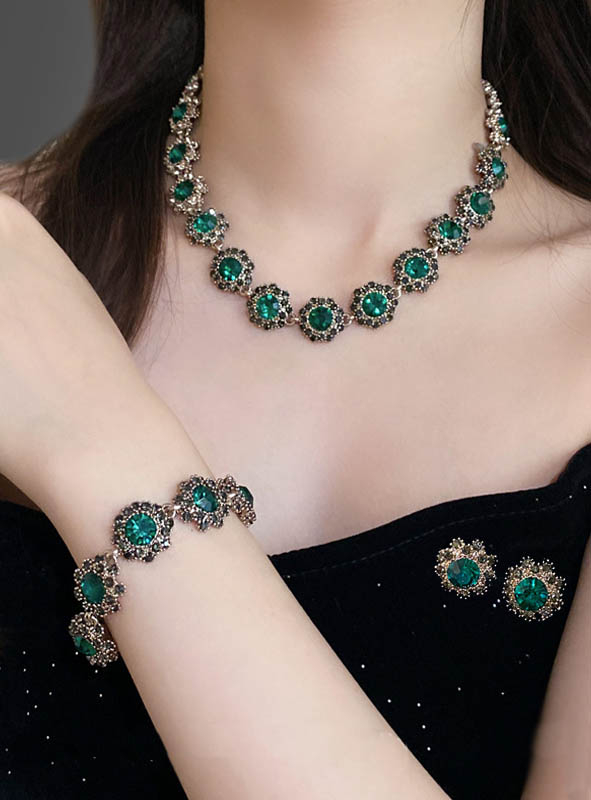 Elegant Jewellery Set with Rhinestones