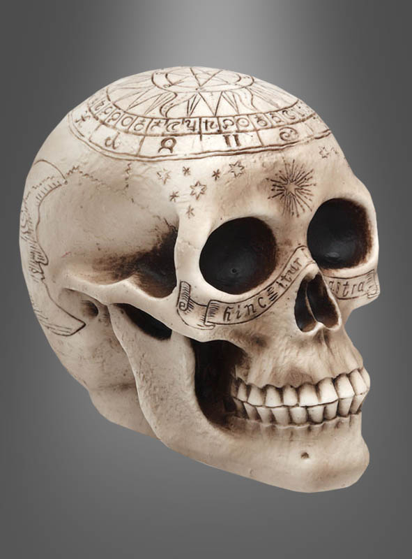 Totenkopf mit magischen Symbolen