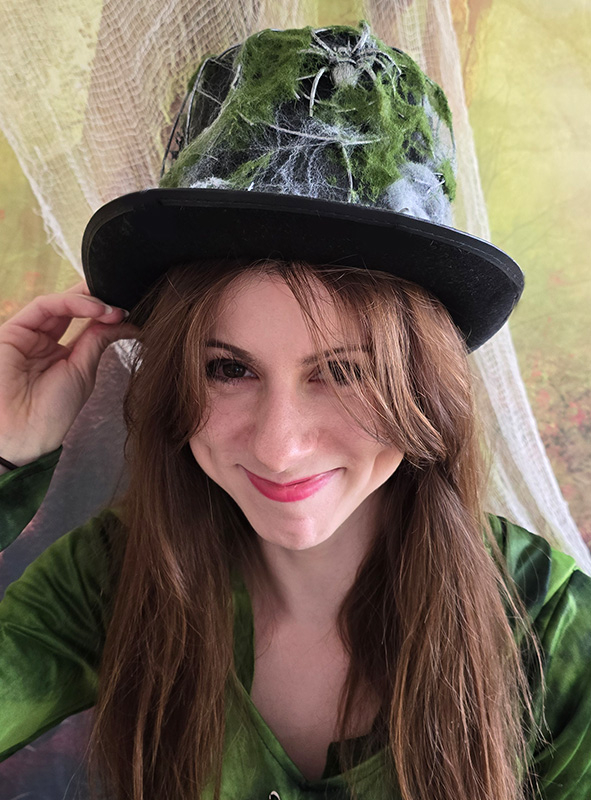 Verrotteter Moos Zylinder mit Spinnenweben 