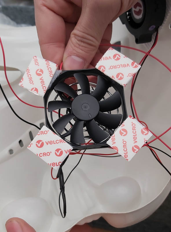 Kleines Lüfter System mit Schlauch für Masken 