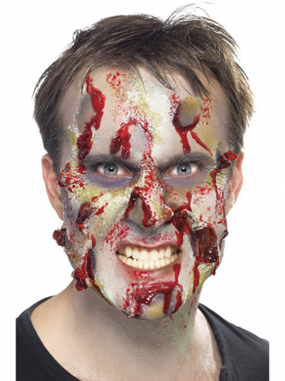 Zombie Schminken Blut auftragen Zombie Schminken Blut auftragen