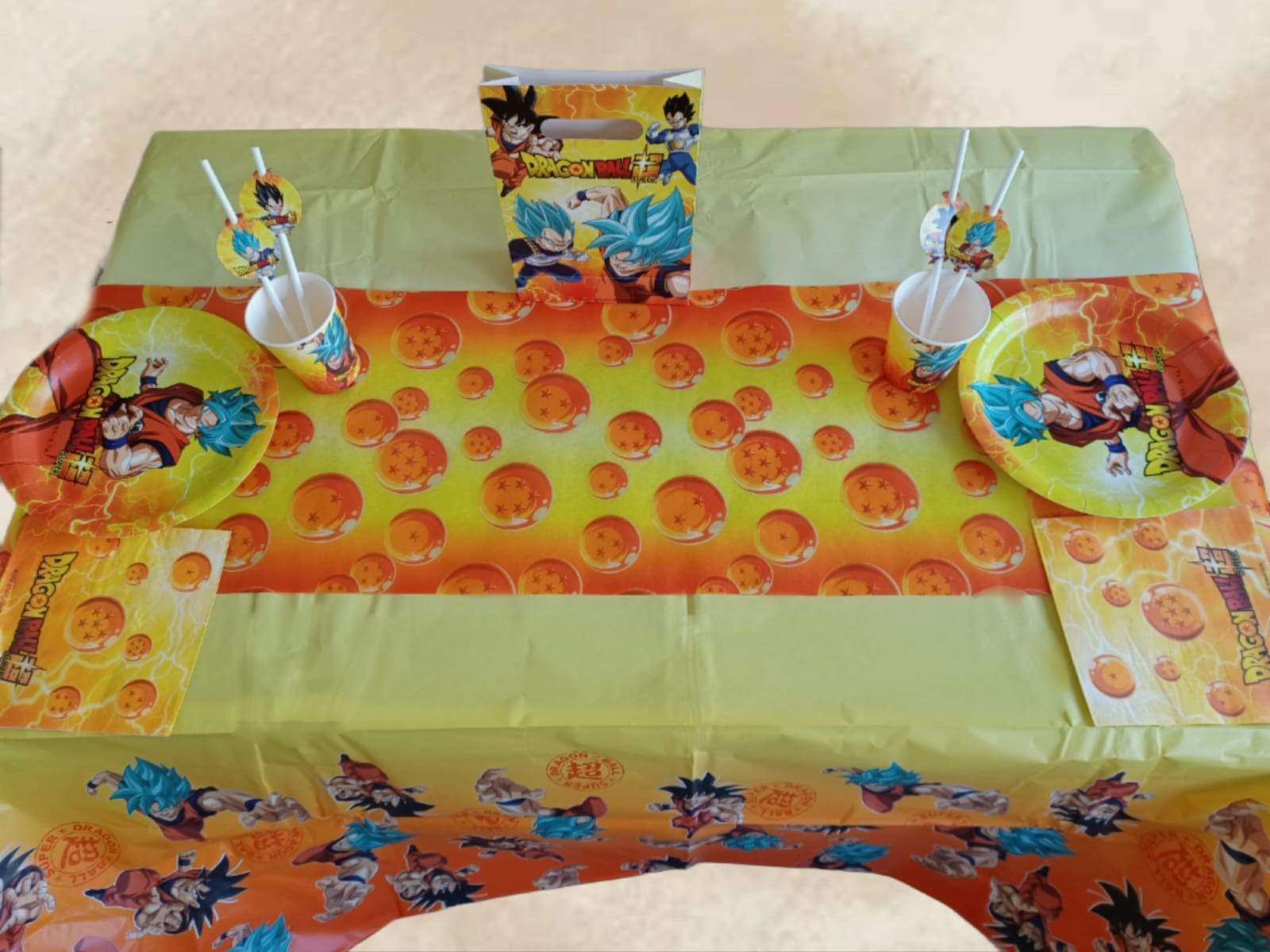 Product image 2 of the product “Dragon Ball Paper Tablecloth ”