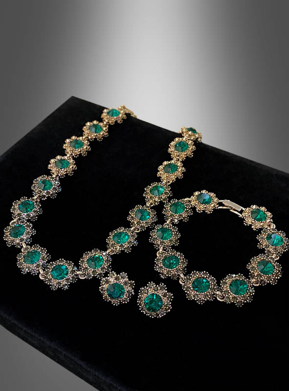 Product image 2 of the product “Elegant Jewellery Set with Rhinestones ”