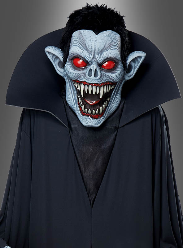 Product image 2 of the product “Giant Vampire Costume ”
