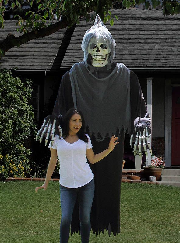 Product image 4 of the product “Giant Towering Terror Reaper Costume 8 Feet ”