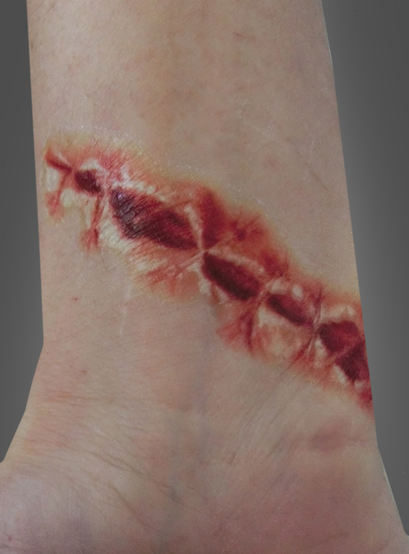 Artikelbild 5 des Artikels “Blutige Narben Tattoo Wunden “